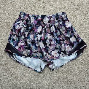 Lululemon Hotty Hot Short II *2.5"